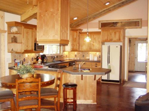 DiamondStone Guest Lodges