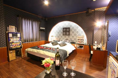 room detail thumbnail 1