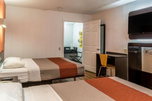 Queen Room with Two Queen Beds - Disability Access - Non-Smoking