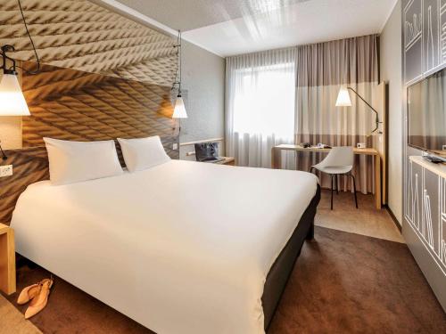 Double Room image 10