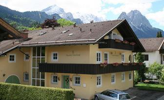 B&B Garmisch-Partenkirchen - Alpenhof Garnihotel & Ferienwohnungen - Bed and Breakfast Garmisch-Partenkirchen
