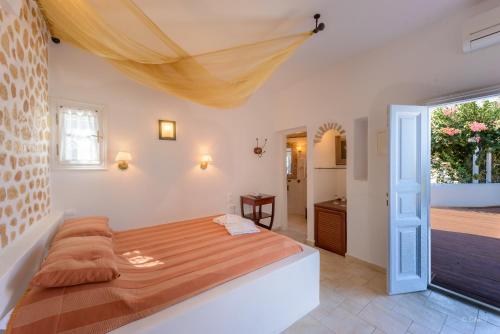 Chora Resort Hotel & Spa Ideally located in the prime touristic area of Folegandros, Chora Resort Hotel & Spa promises a relaxing and wonderful visit. The hotel offers a high standard of service and amenities to suit the indi