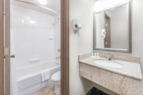 Days Inn by Wyndham Bismarck - image 2