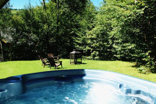 Hot tub, Chalets Alpins - 16 Chemin des Skieurs in Stoneham (QC)