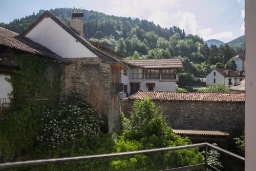 Aiestaenea Apartamentos Rurales