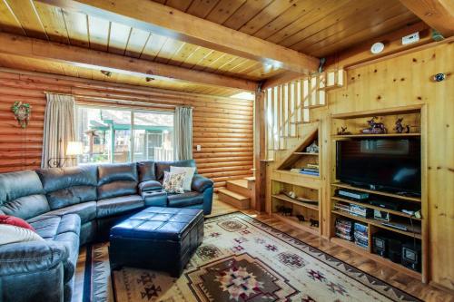 Rustic Tomahawk Cabin - main image