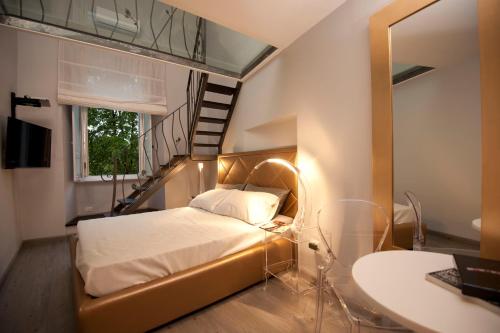 Luxury on the River - image 12