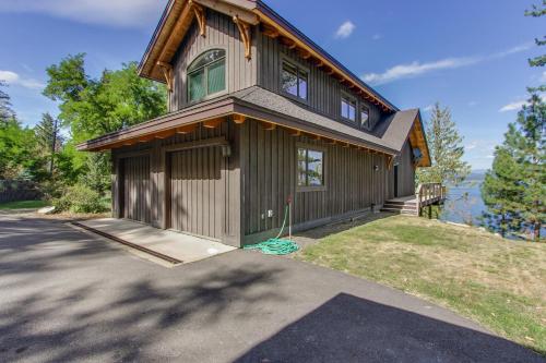 Bejárat, Bottle Bay Lakefront Lodge in Sandpoint