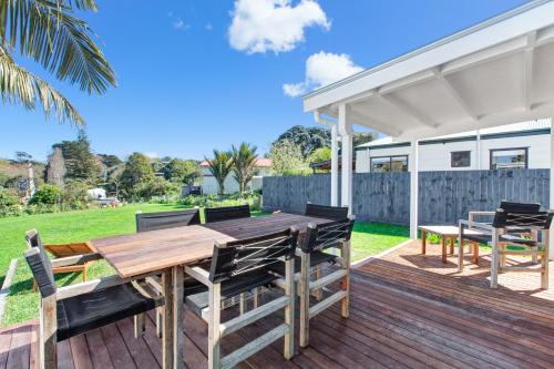 The Little Blue Bach in Oneroa Village by Waiheke Unlimited, Oneroa