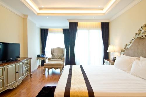 room detail thumbnail 1