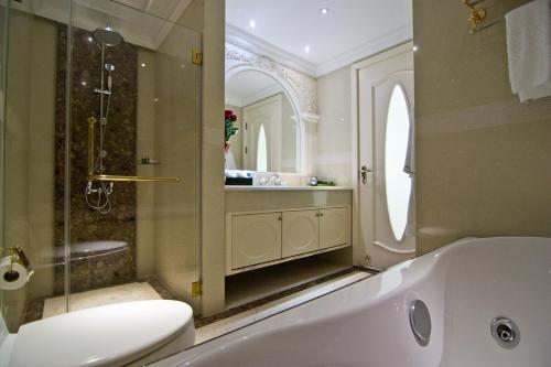 room detail thumbnail 2