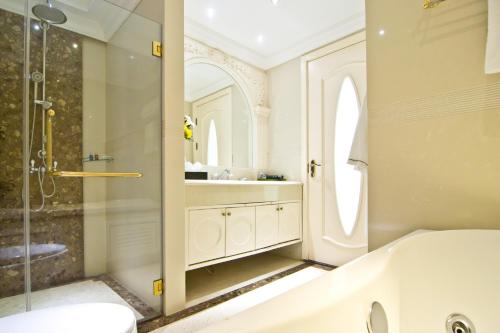 room detail thumbnail 2