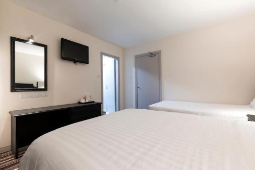 Ivy Tower Hotel - image 6