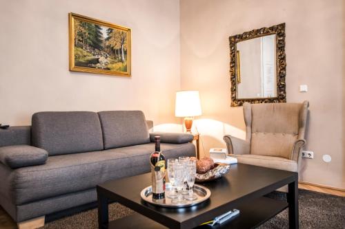 One-Bedroom Apartment with Balcony - Gonzagagasse 3, 1010 Vienna
