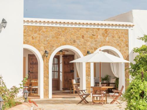 Charming Villa in Benirras with Jacuzzi