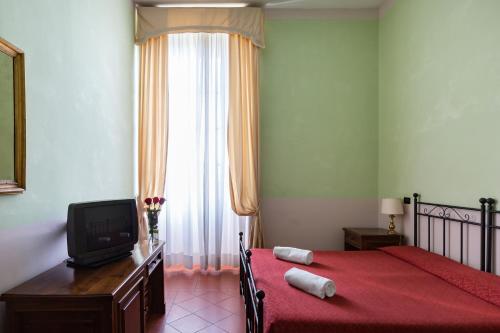 Domus Sessoriana Domus Sessoriana is perfectly located for both business and leisure guests in Rome. Featuring a complete list of amenities, guests will find their stay at the property a comfortable one. Facilities li