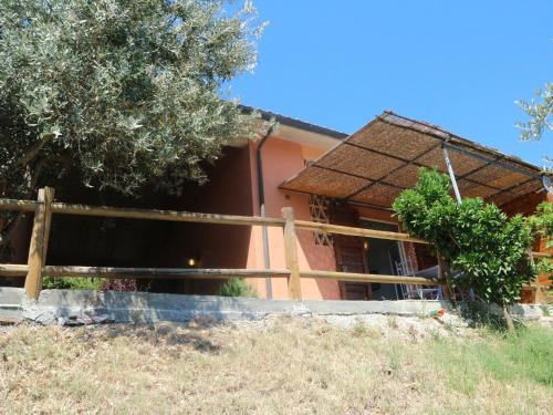  Snug Holiday Home in Castagneto Carducci near Thermal Bath, Pension in Castagneto Carducci