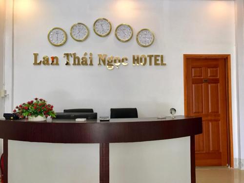 Lan Thai Ngoc Hotel Set in a prime location of Cao Lanh (Dong Thap), Lan Thai Ngoc Hotel puts everything the city has to offer just outside your doorstep. The property features a wide range of facilities to make your sta