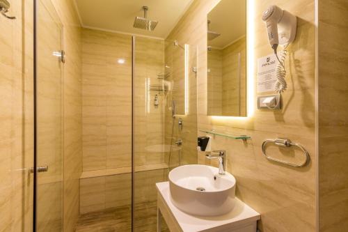 Privilege Suites by Central Park - image 2