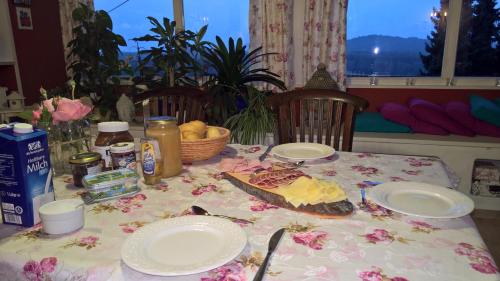 餐飲選擇, Familienzimmer Bastian in 海巴赫
