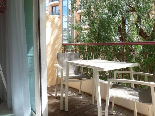 Apartment 85