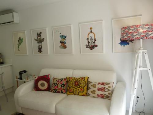 Apartment 85