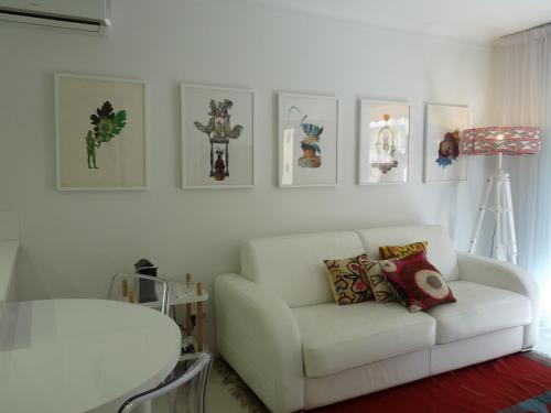 Apartment 85