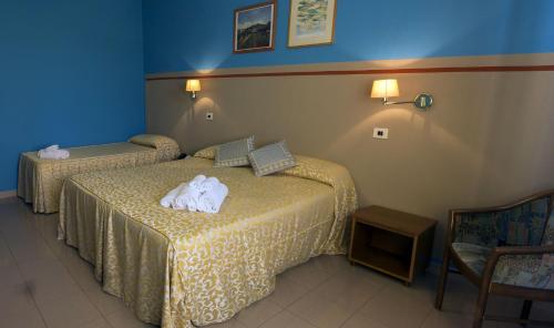 Hotel Plaza - image 7