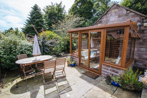 Willow cottage with private hot tub - Hotel - Upper Hulme