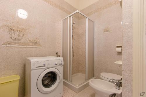 Apartment with Sea View image 8