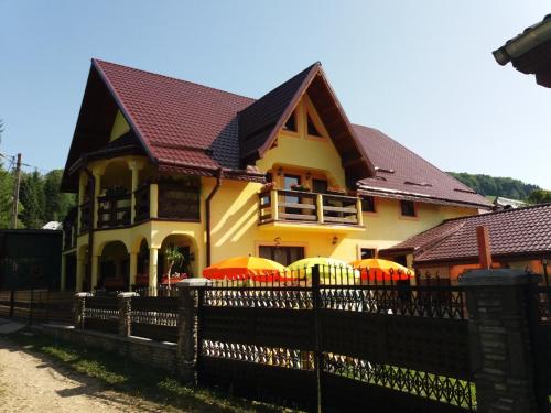 外部景觀, Karisma Kriss in 蘇切維察