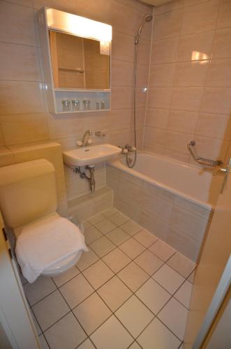 room detail thumbnail 2