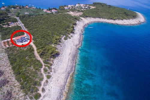 Apartments by the sea Necujam Solta - 13726