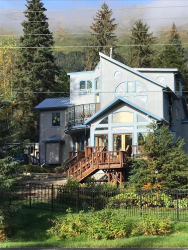 

Girdwood Stained Glass B&B