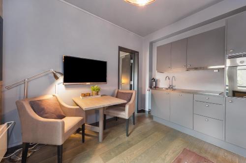 Highland Lodge - Photo 2