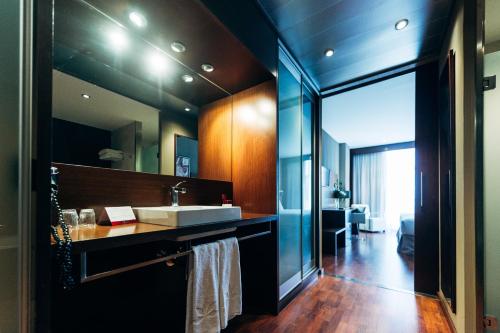 ห้องน้ำ, บาเลนเซีย คองเกรส โฮเต็ลแอนด์สปา (Valencia Congress Hotel&Spa) in ปาเตร์นา