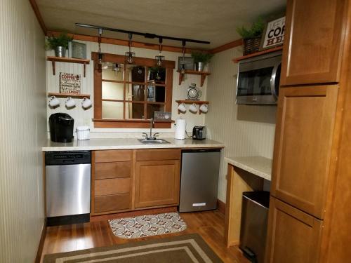 Hocking Hills Inn - image 3