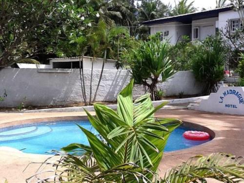Hotel La Madrague in Grand-Bassam