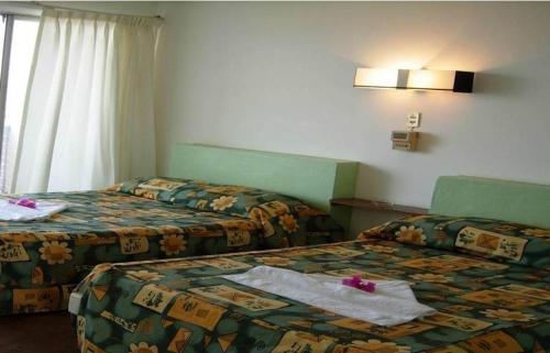 2 queen beds