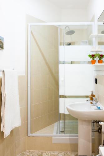 Comfort Triple Room with Shower image 10