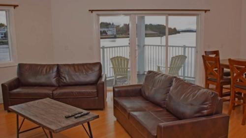 Longliner Lodge and Suites - image 8