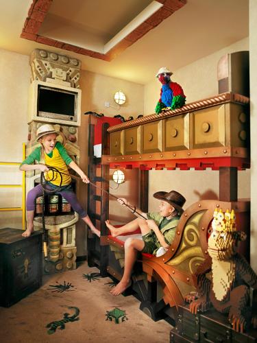 1 twin bed, 2 bunk beds