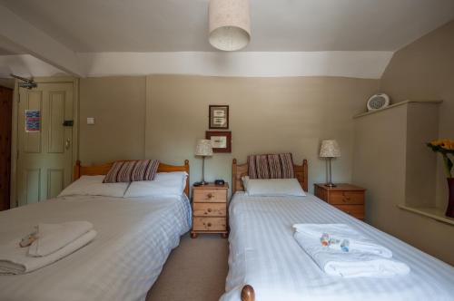 1 double bed, 1 twin bed