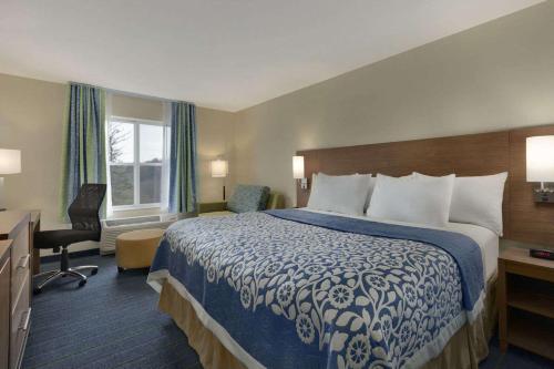 Days Inn & Suites by Wyndham Altoona