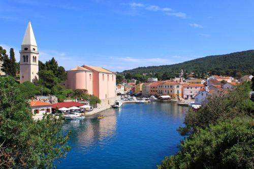  Apartments with a parking space Veli Losinj (Losinj) - 2482 in Veli Lošinj