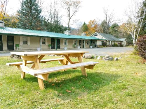Black Bear Lodge - 정원