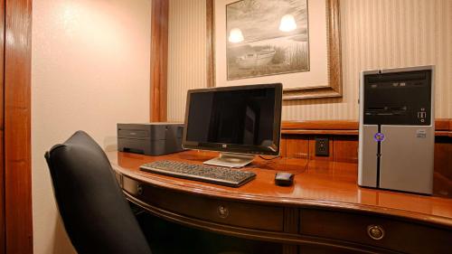 Best Western Plus Humboldt House Inn - image 3