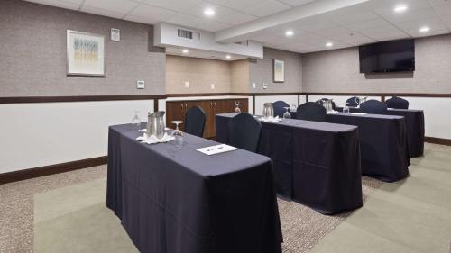 Best Western Premier Executive Residency Detroit Southfield Hotel - image 5