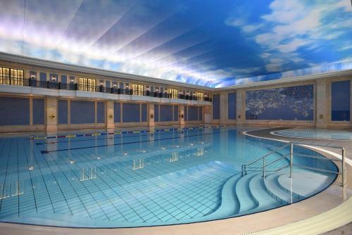 Swimming pool, Xijiao State Guest Hotel near Shanghai's Hongqiao Pearl Market