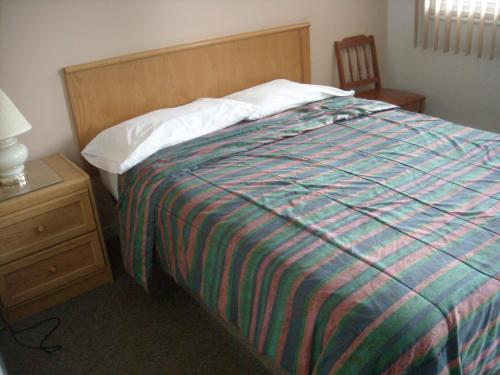 Deluxe Queen Room with Spa Bath - Smoking